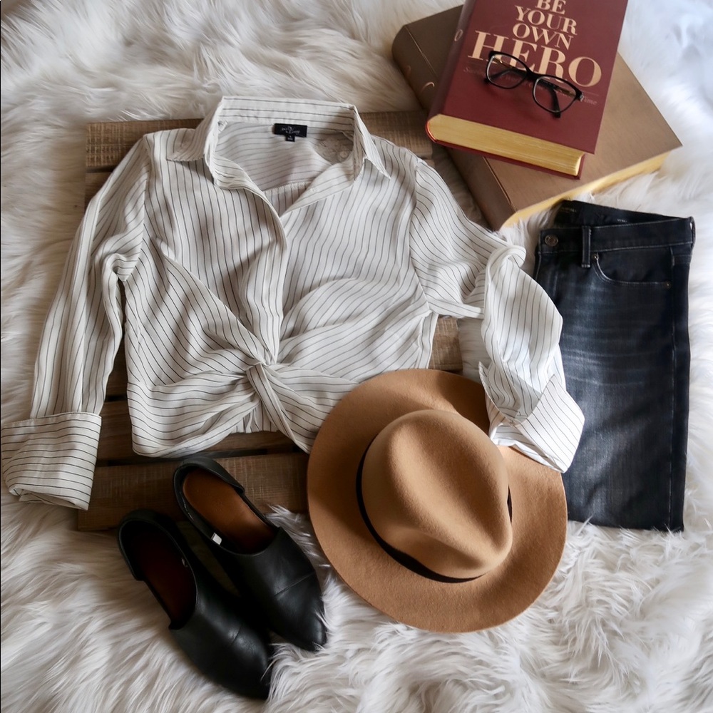 RESTOCK! KARA- White Long Sleeves Front Twist - Picture 3 of 4